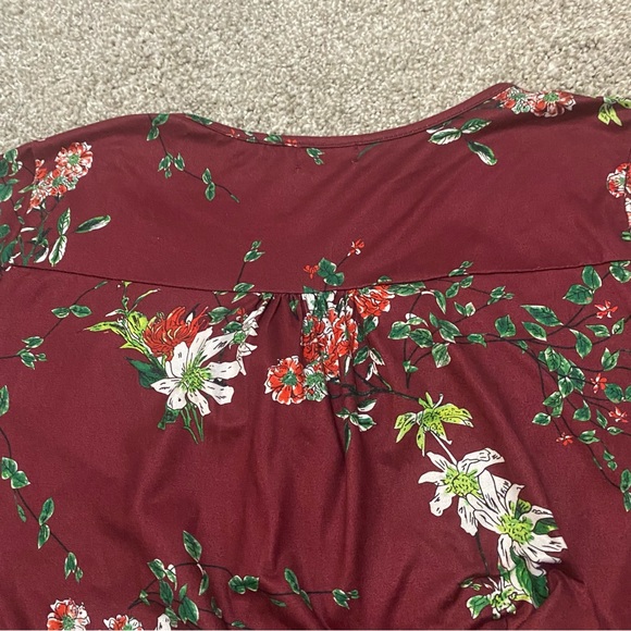 2/$12 Red Wine Floral Casual Short Sleeve Top Women’s Size Large - Picture 7 of 7